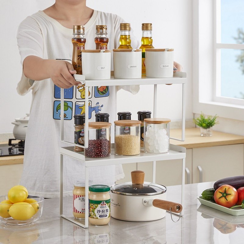 Freely-assemblable multi-layer seasoning storage rack, which is used to store seasoning bowls, plates, dishes, cups, jars, etc