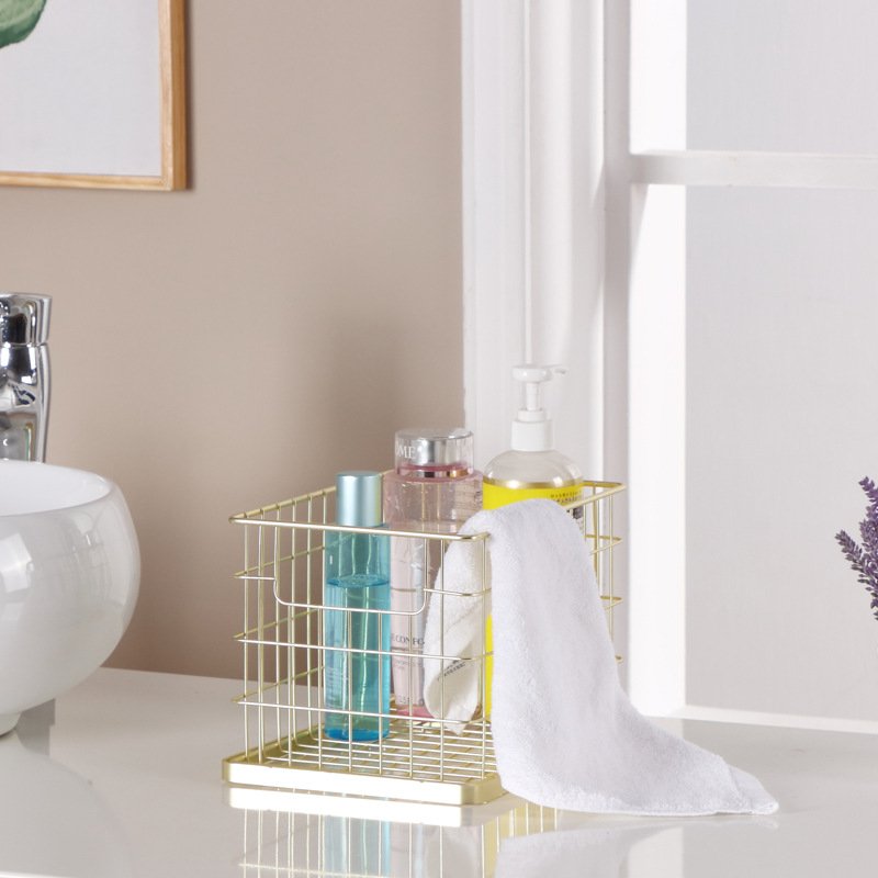 Nordic-style stainless steel storage basket, which is used to store toiletries and other sundries