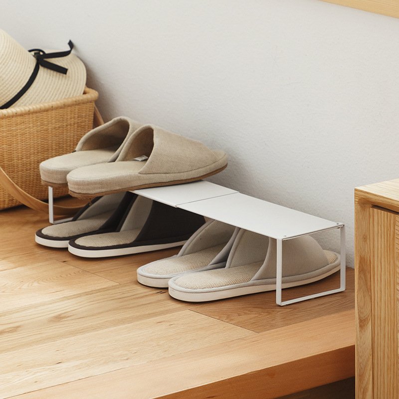 Multilayer telescopic shoe rack that can be placed inside the wardrobe or shoe cabinet