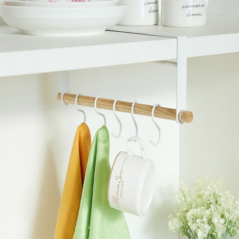 Mark – free and drill – free multifunctional hooks which can be hung on cabinet doors and are used to store rags and dishcloths